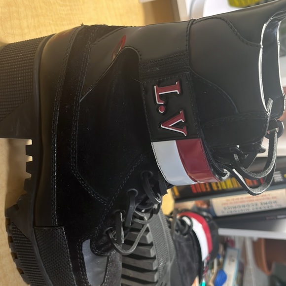 Louis Vuitton platform black boots with a red and white strap - Picture 4 of 4